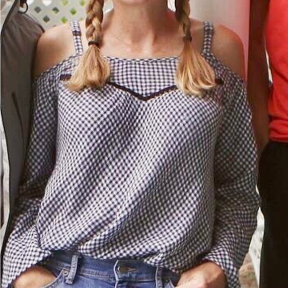 Jessica Simpson Tops - Off the shoulder gauzy tunic top